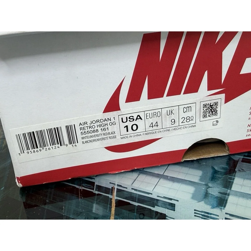 Nike Air Jordan 1 Retro High OG Chicago White Red Black‎ Size 10 555088-161